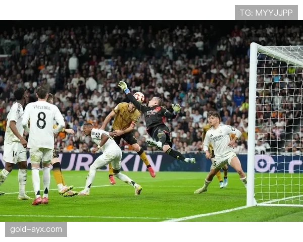 西甲保级白热化：下游球队状态回升，为生存展开最后冲刺