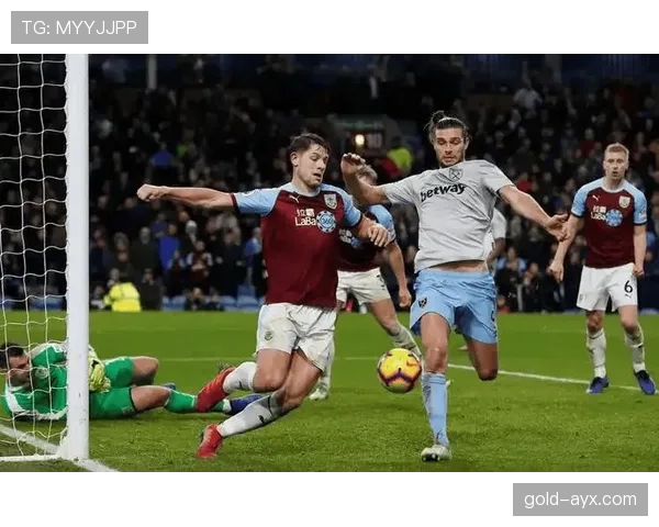 伯恩利英超首战惊艳亮相，强势表现引球迷热切期待