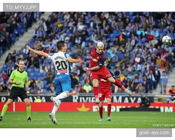 塞维利亚保级成功状态回暖，续写西甲传奇新篇章