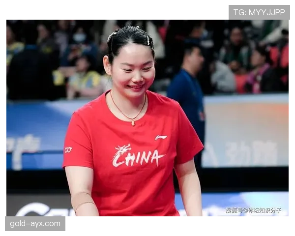 何卓佳赛场像战神，下了场拎着菜篮子算小票那表情，笑死人