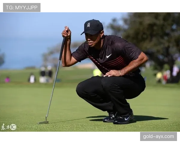 泰格伍兹又换豪车了？这年头球场外的他比比赛还亮眼啊！